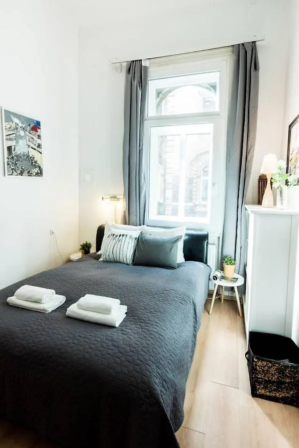 Cosy And Central Apartment With 4 Bedrooms And A/C Budapest 0*,