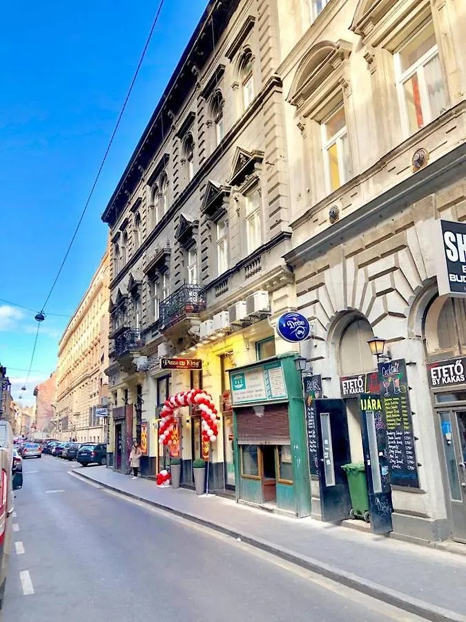 Cosy And Central Apartment With 4 Bedrooms And A/C Budapest