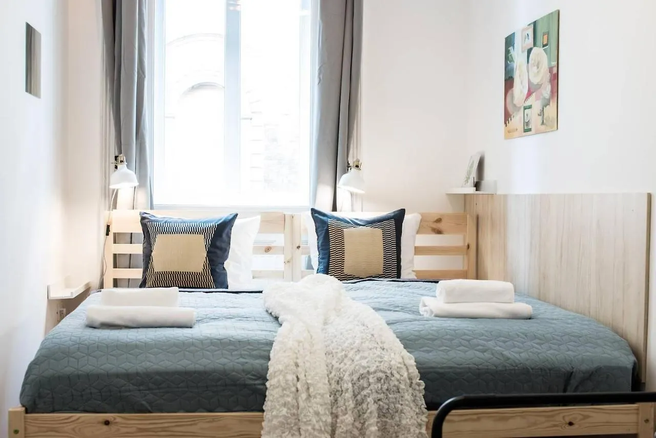 Cosy And Central Apartment With 4 Bedrooms And A/C Budapest