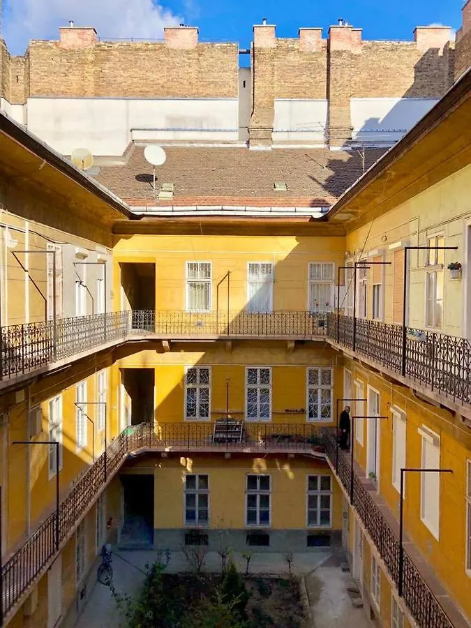 Cosy And Central Apartment With 4 Bedrooms And A/C Budapest