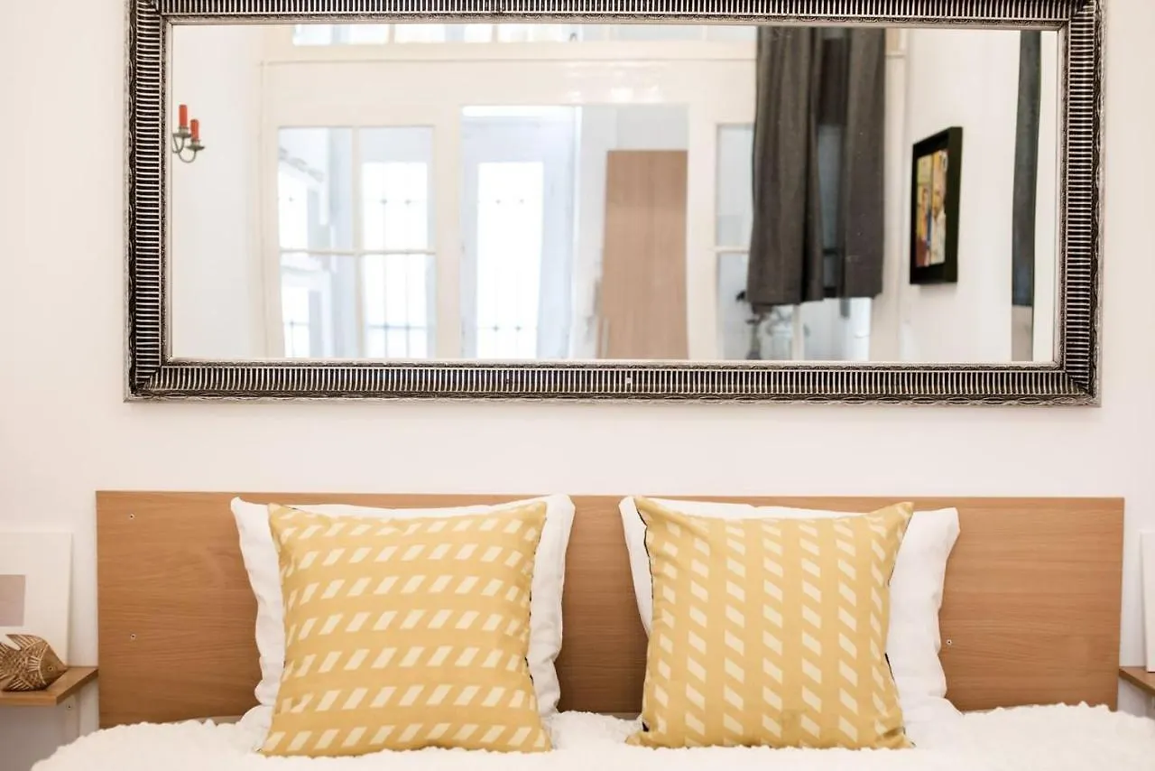 Cosy And Central Apartment With 4 Bedrooms And A/C Budapest