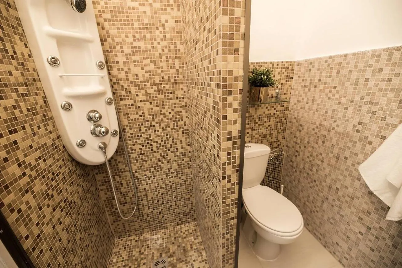 Cosy And Central Apartment With 4 Bedrooms And A/C Budapest Ungern