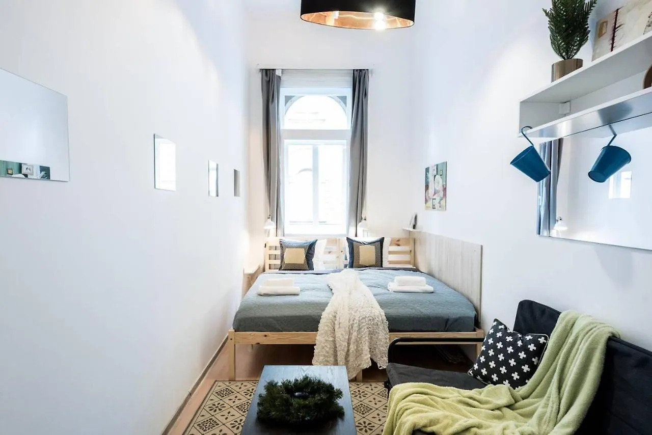 Cosy And Central Apartment With 4 Bedrooms And A/C Budapest Ungern
